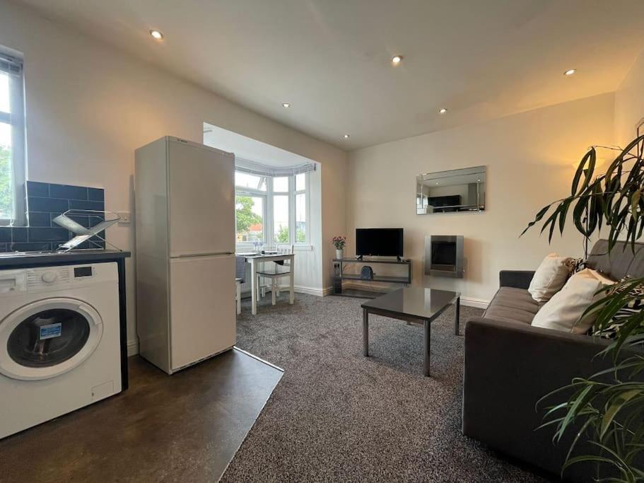 Kingsbury Apt 2 Birmingham Extérieur photo